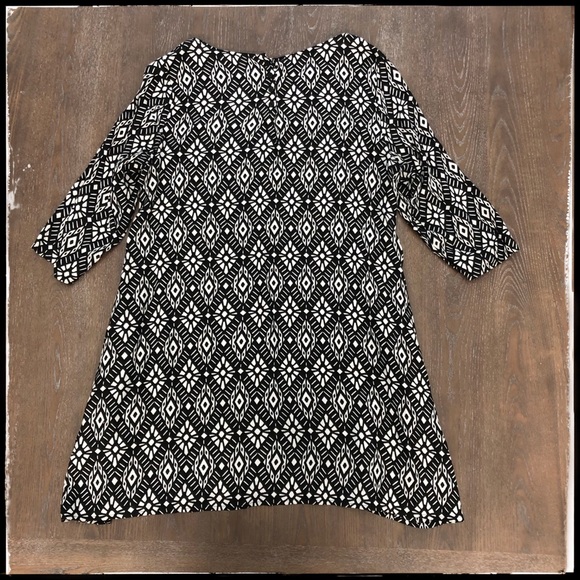 🖤 🔲 ⚫️ Fun Patterned Divided Dress ⚫️ 🔲 🖤 - Picture 2 of 6